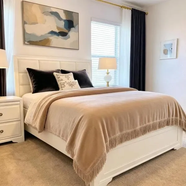 Private Luxury Suite Room in Villa - Near Disney - Resort Community, Hotel in Davenport