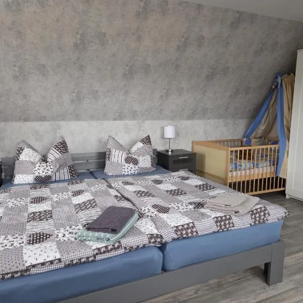 Ferienwohnung, Urlaub im Frankenwald: Konradsreuth şehrinde bir otel