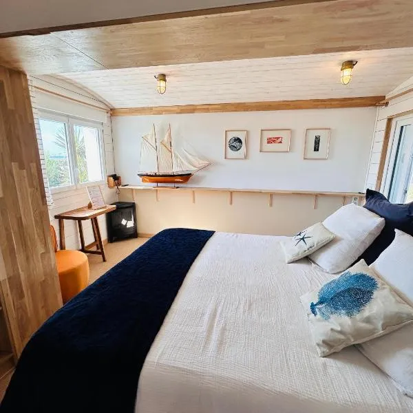 "La Cabine" côté mer et côté jardin à la VILLA PLEIN VENT – hotel w mieście Barneville-Carteret