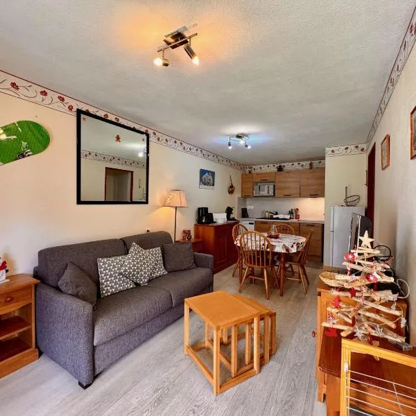 Charmant logement de plain-pied avec Piscine, hotell i Loudenvielle