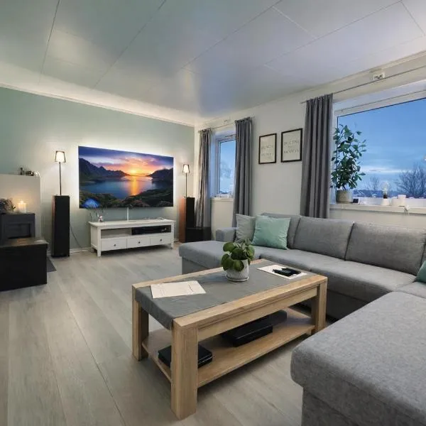Northern Lights Apt Midtgaard, Kvaløya Tromsø Modern 2BR, Free Parking, hotel i Tromsø