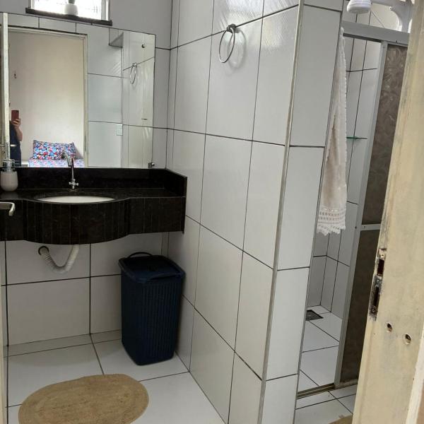 Casa com amplo jardim e piscina! 350m da praia - Foto 3