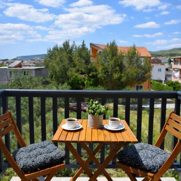 GUESTHOUSE Kastel Novi, hotel u Kaštelima