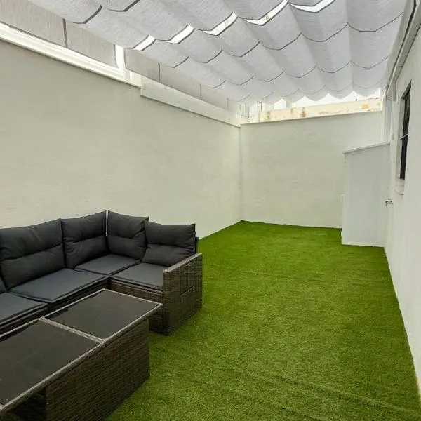 Azahar Home Sevilla, hotel in Seville