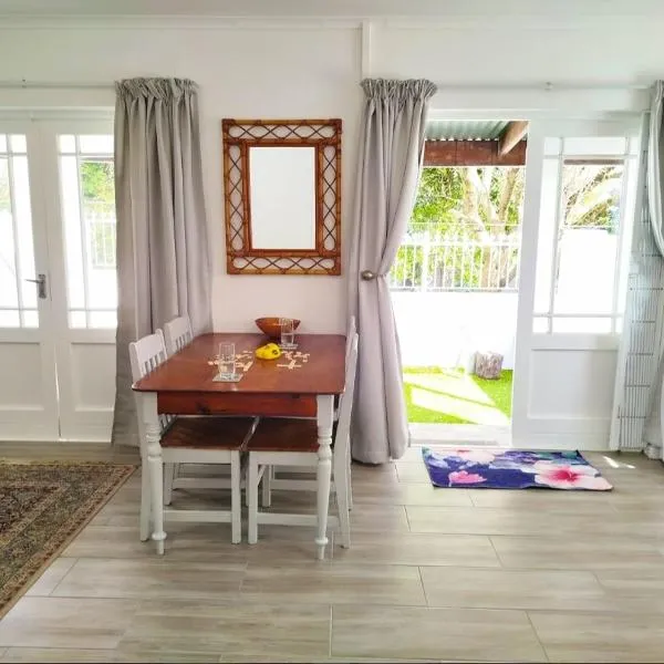 Mozart Close Durbanville- for people who needs space, hotel in Durbanville