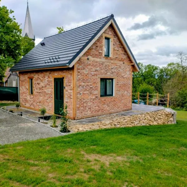 Bajuszowa Chata, hotel Radoniów városában