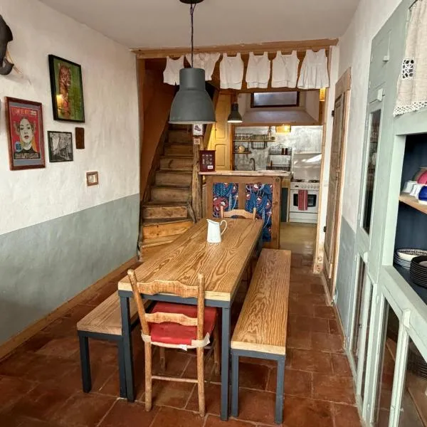 File dans ta chambre !, hotel u gradu Le Monastier sur Gazeille