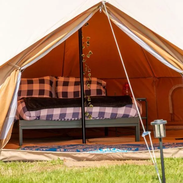 Furnished Bell Tent 1, hotel in St Austell