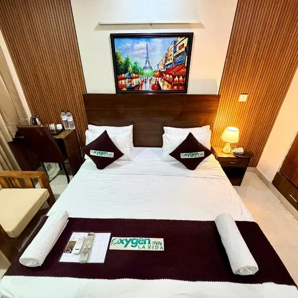Hotel Oxygen La Vida-Noida Sector 18 photo 2