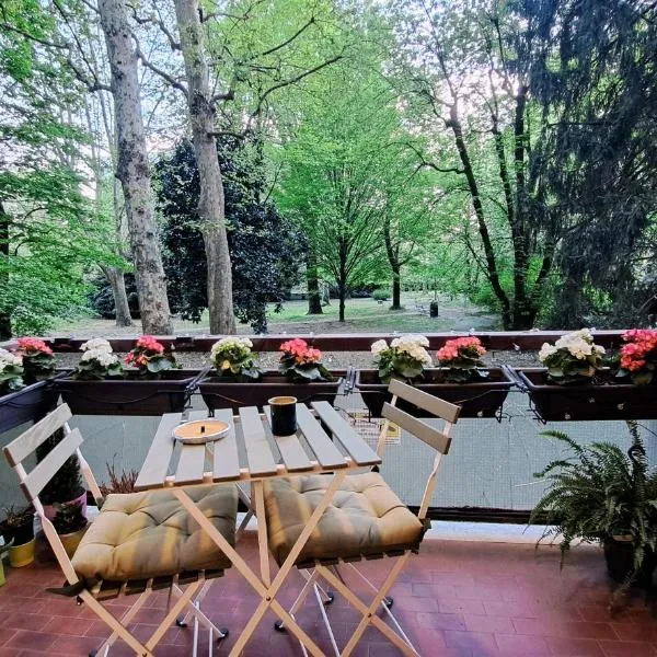 IL BALCONE NEL PARCO - stanze con bagno privato – hotel w mieście San Donato Milanese