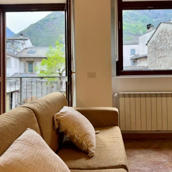 HolidayHouse - Balcony&View - Short walk to the Bernina Express, hotel v destinaci Tirano