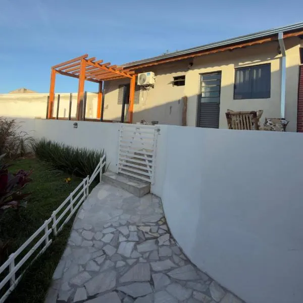 Casa de Fundo Equipada e quintal com separação, hotel a Jacutinga