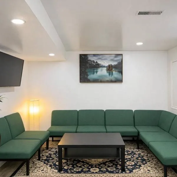 Stunning 2-Bed Room 1 - Bed Room Gem for rent in Scarborough, Near to Downtown Toronto, khách sạn ở Toronto