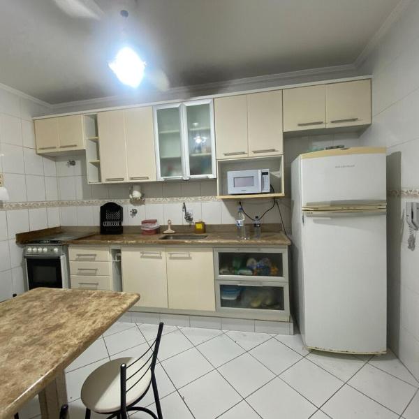 Apartamento Asturias Guaruja com Estacionamento, Wi-Fi, Serviço de Praia , Excelente localização, 5 min a pé da Praia - Foto 4