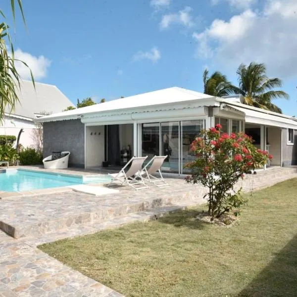 Villa Almeida à 500m de la plage, hotel in Courcelles