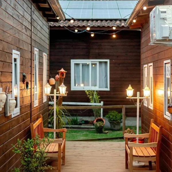 Casa Perto das melhores praias Florianópolis, 8 pessoas, ar condicionado, tv, wifi, cozinha completa, lavanderia,, Hotel in Florianópolis