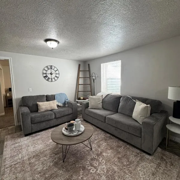 Cozy Apt in Downtown Logan, hôtel à Logan