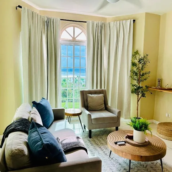 Falcon Views - Airport Transportation Available-Security-Gated, hotel u gradu Montego Bej