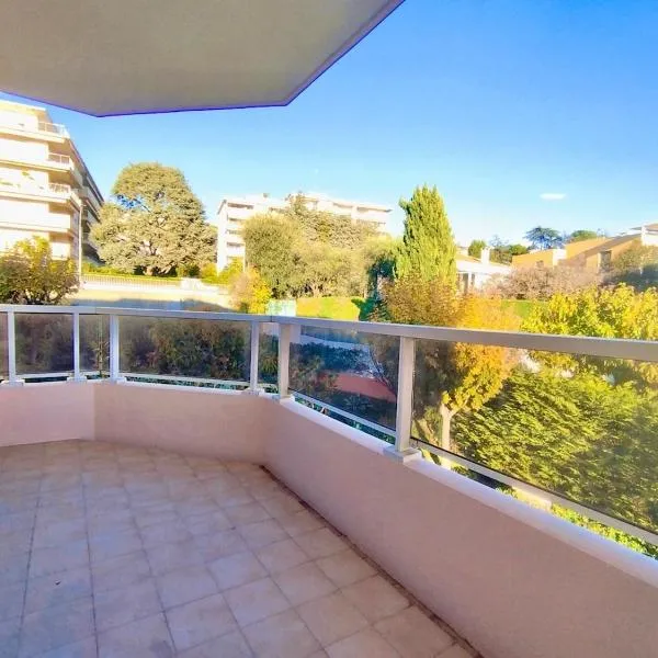 Appartement 2 pièces Terrasse Piscine Parking, hotel em Nice