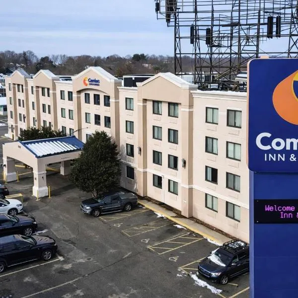 Comfort Inn & Suites Meriden East: Meriden şehrinde bir otel