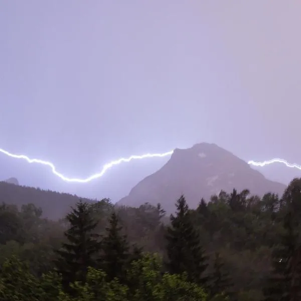 Haus Alpenglühn, hotel v destinácii Engedey