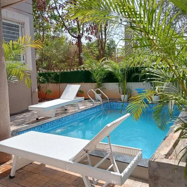 Coco Villa with Private Pool, hotell sihtkohas Karjat