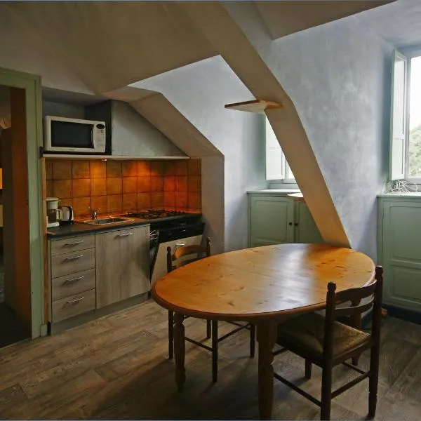 Au Nid Du Gypaéte Oiseau Local, hotel di Bedous