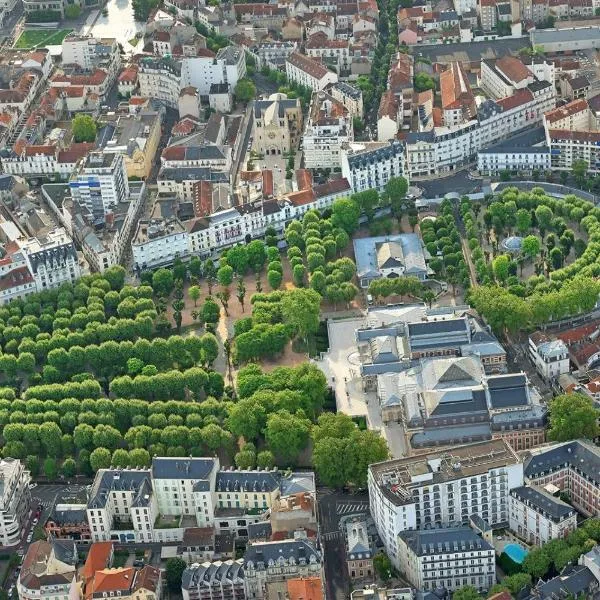 AU COEUR DES SOURCES - Face aux Parcs & Thermes - Hypercentre, hotel a Vichy