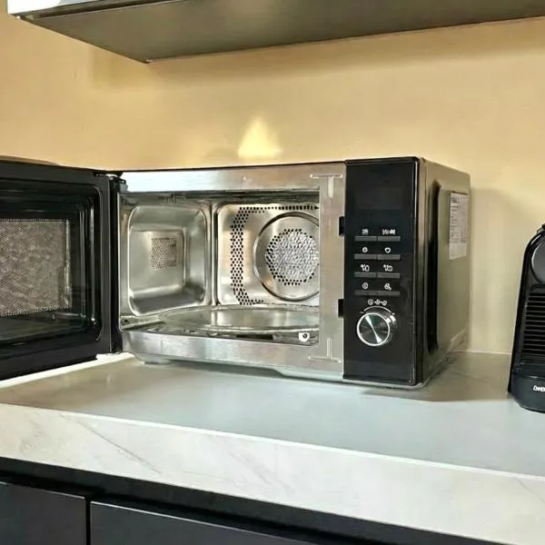 Breda Apartment w Kitchen & Private Bathroom 2p، فندق في بريدا