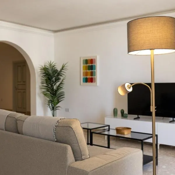 Superlative 3BR in the Heart of Sliema, готель у Слімі
