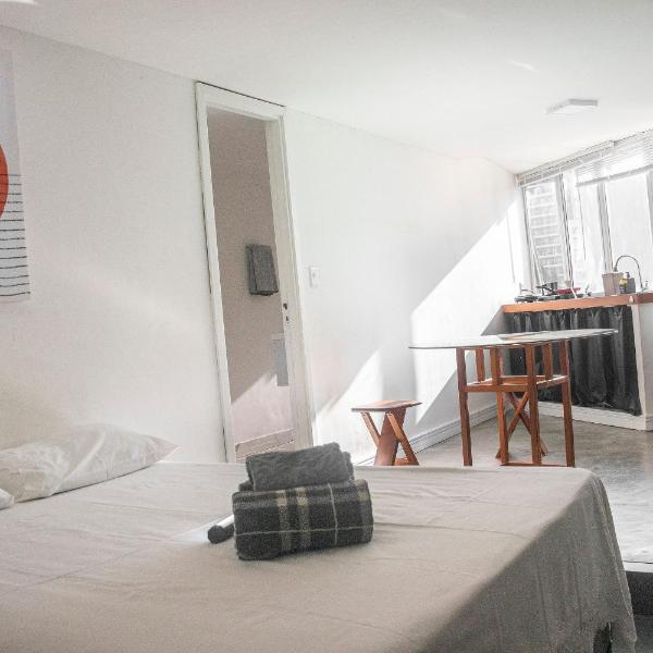 Studio a 160 metros da Praia do Farol da barra ll