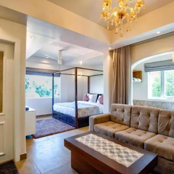 Hotel Pajaros Blu, готель у місті Калангут