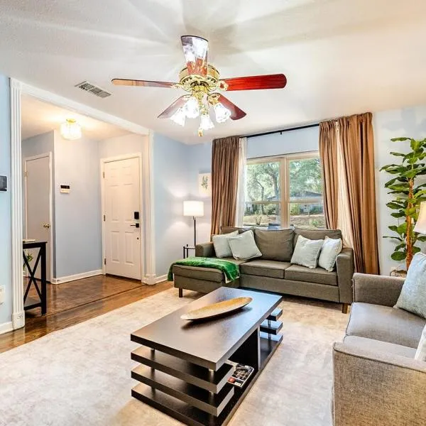 Quiet 3 BR Retreat with Gazebo & Work from Home Space l 5 min medical center, hotel v mestu San Antonio