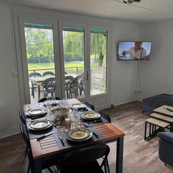 Chalet en bord de Loir, hotel en Naveil
