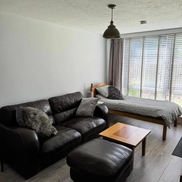 Edinburgh, Morningside area, 3 to 4 bedroom, Free on road parking, hotel em Edimburgo