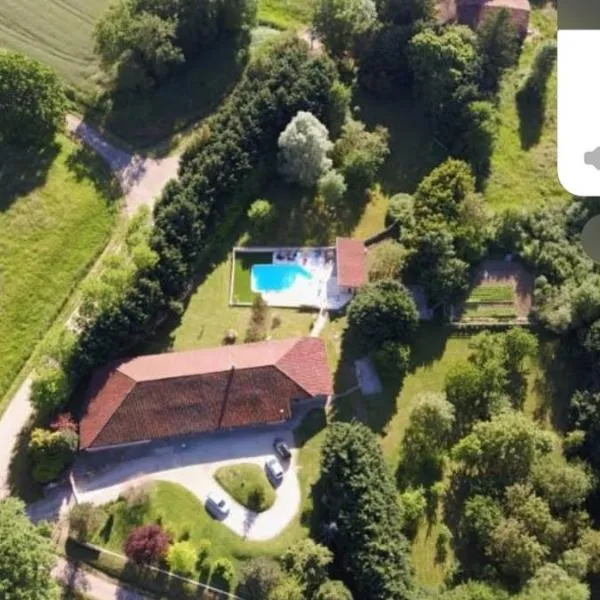 Dépendance pour 1 à 4 pers au calme dans propriété、Marbozのホテル