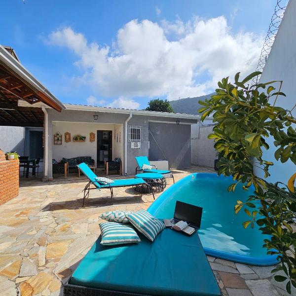 Casa Brisa do Centro Caraguá - espaçosa 500m2- 4 Quartos- piscina privativa -churrasqueira-forno de pizza