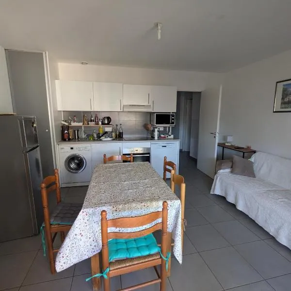 T2 Château vert – hotel w mieście Le Grau-dʼAgde