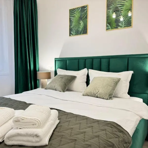 Luxury Apartments near Coresi Mall by GLAM - Parking Option, Hotel in Braşov