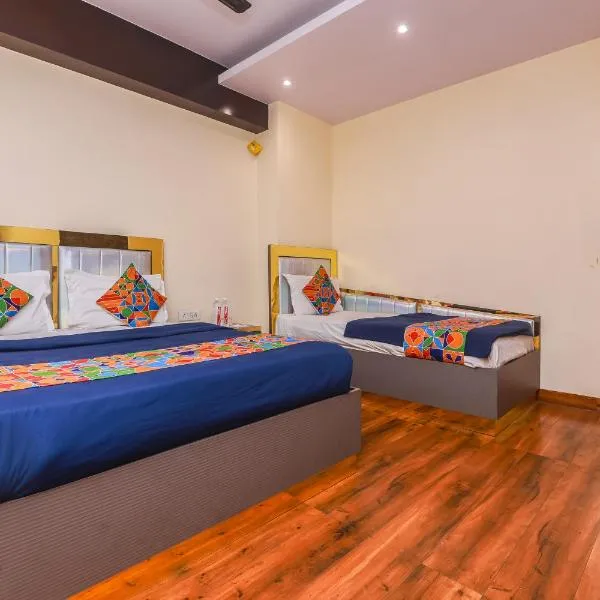 Crown Continental Luxury Collection Hotel Near Gaffar Market Karol Bagh – hotel w Nowym Delhi