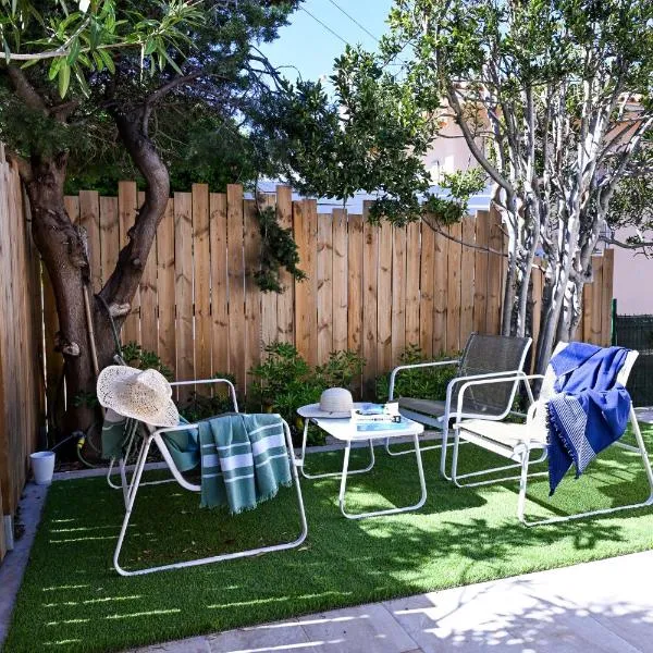 RIVA LOVA, terrasse plein sud, plage à pied, 4 à 6 personnes, hotell i Fréjus