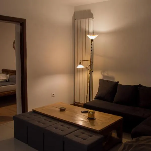 Casa de sub Hășmaș, Hotel in Bălan