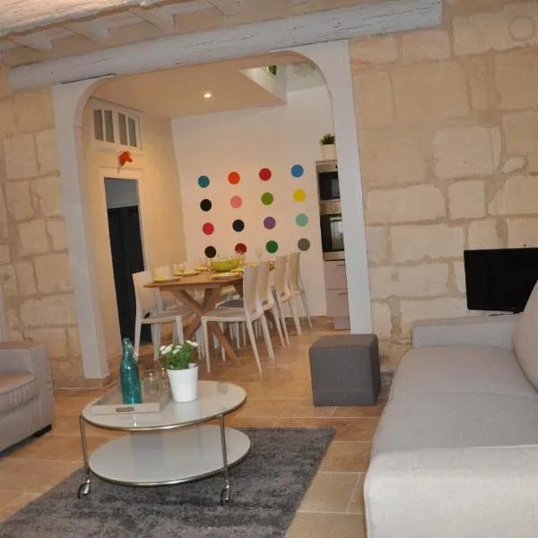 Holiday in Arles -Maison du Centre Historique, hotel v destinaci Arles