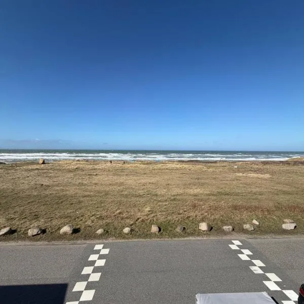 Kaptajnens Hus - Panorama havudsigt & Strand, hotel i Hirtshals