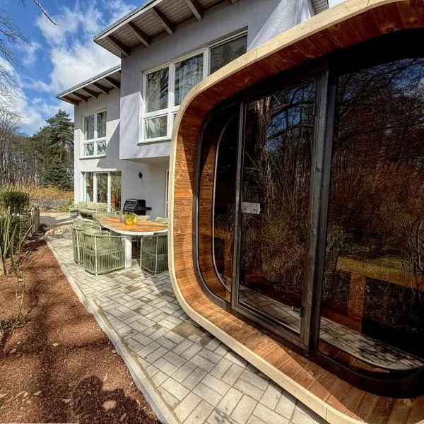 Ferienhaus TRAUM AM SEE mit Sauna und Whirlpool: Zislow şehrinde bir otel