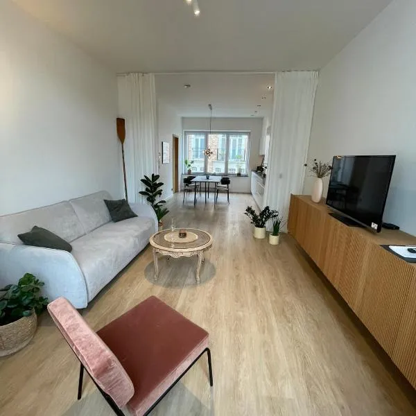 Cabine Congé sfeervol appartement dichtbij zee, Hotel in Ostende