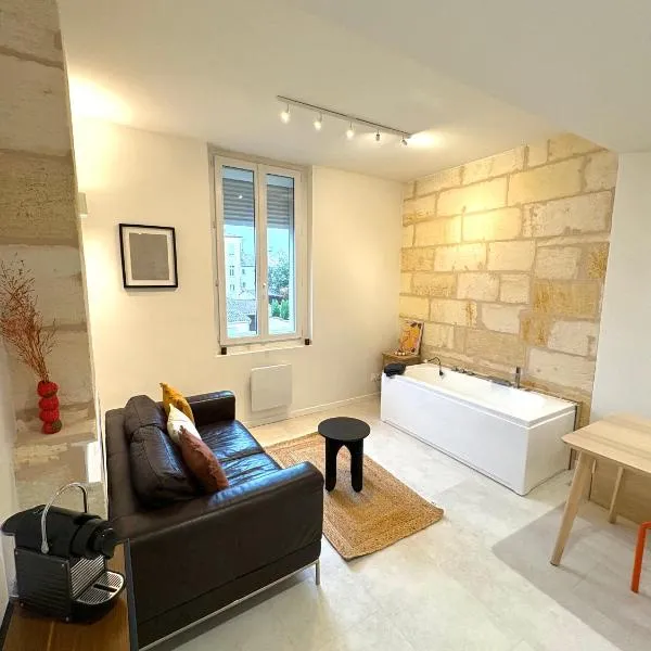Studio ultra centre libourne - jacuzzi & vidéoprojecteur, hotel a Libourne