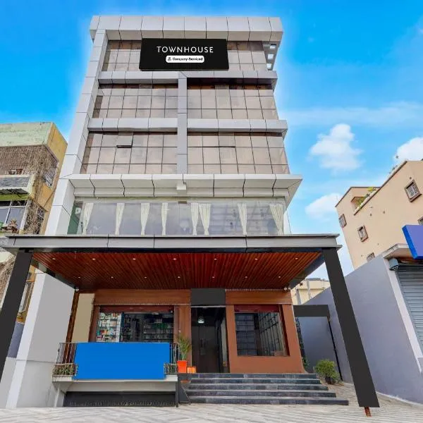 Townhouse IGIMS Patna Bailey Road Formerly Tribhuban Palace: Patna şehrinde bir otel