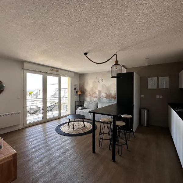 Appartement lumineux avec terrasse et vue imprenable sur l'étang de Thau, hotel i Sète