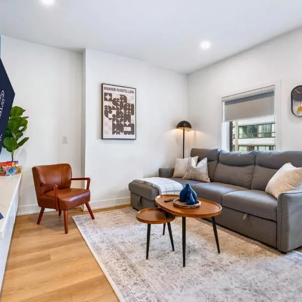 The McCaul by Casa Hotels - Cozy DT Suite near FIFA 2026, hotel em Toronto